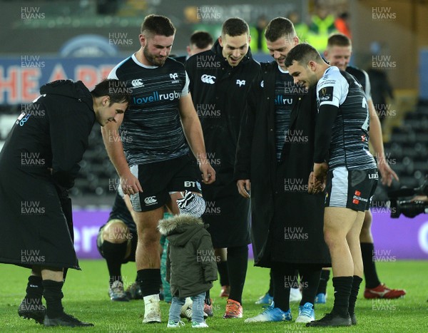 301118 - Ospreys v Zebre - Guinness PRO14 - Ospreys players with Scott Williams' son Seb at the end of the game