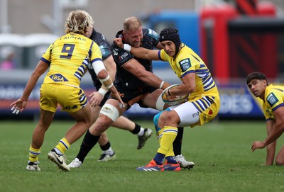 111025 - Ospreys v Zebre Parma - United Rugby Championship - Simone Gesi of Zebre Parma is tackled by Ross Moriarty of Ospreys 