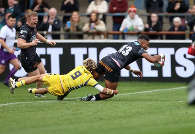 111025 - Ospreys v Zebre Parma - United Rugby Championship - Phil Cokanasiga of Ospreys scores a try