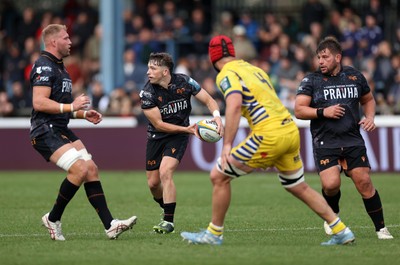 111025 - Ospreys v Zebre Parma - United Rugby Championship - Dan Edwards of Ospreys 