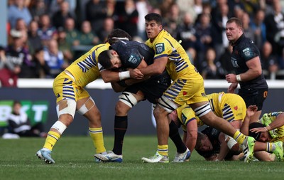 111025 - Ospreys v Zebre Parma - United Rugby Championship - Rhys Davies of Ospreys 