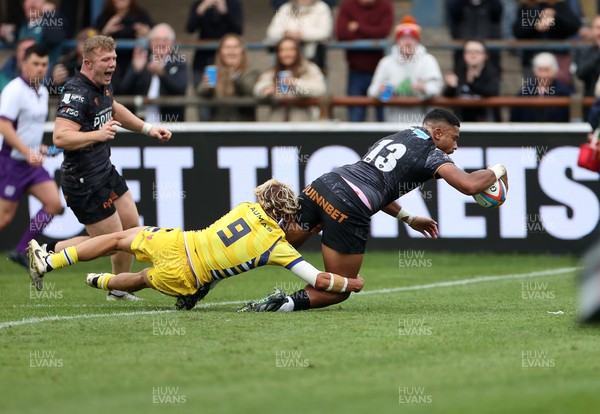 111025 - Ospreys v Zebre Parma - United Rugby Championship - Phil Cokanasiga of Ospreys scores a try