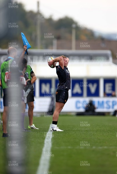 111025 - Ospreys v Zebre Parma - United Rugby Championship - Dewi Lake of Ospreys 