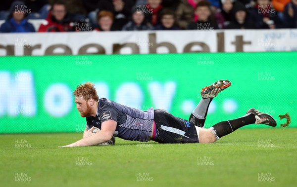 280315 - Ospreys v Zebre Rugby, Guinness PRO12 - Ospreys Dan Baker races in to score try