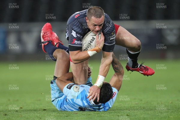 280315 - Ospreys v Zebre Rugby, Guinness PRO12 - Ospreys Hanno Dirksen is tackled by Zebre's Dion Berryman