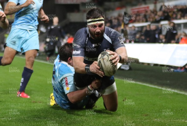 280315 - Ospreys v Zebre Rugby, Guinness PRO12 - Ospreys Scott Baldwin powers past Zebre's Oliviero Fabiani to score try