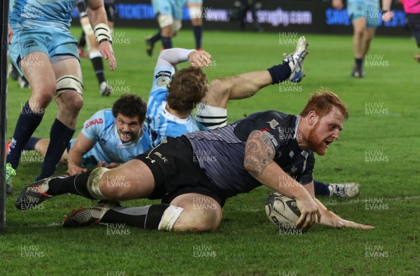 280315 - Ospreys v Zebre Rugby, Guinness PRO12 - Ospreys Dan Baker powers over to score try