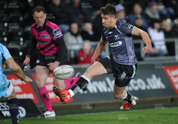 280315 - Ospreys v Zebre Rugby, Guinness PRO12 - Ospreys Rhys Webb kicks ahead