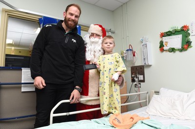 Ospreys Visit Children's Wards at Morriston Hospital 121216