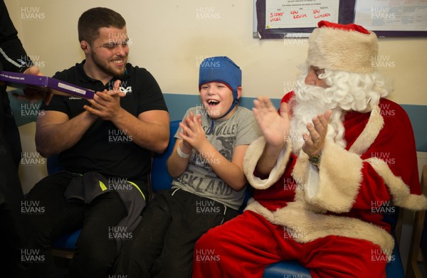 131217 - Ospreys players visit children at Morriston Hospital, Swansea - Ospreys Nicky Smith along with Father Christmas meet Rhys Reid from Neath during their visit to the Children's Ward at Morriston Hospital