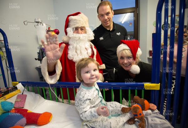 131217 - Ospreys players visit children at Morriston Hospital, Swansea - Osprey Alun Wyn Jones along with Father Christmas meet 3 year old Cellan Eaton from Ammanford during their visit to the Children's Ward at Morriston Hospital