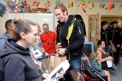 Ospreys Visit Morriston Hospital 151214