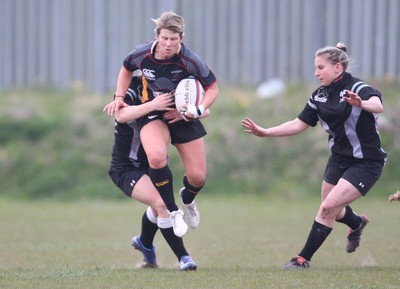 28.04.10 - Ospreys Women v Dragons Women -  Dragons Mared Evans charges forward 