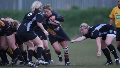 28.04.10 - Ospreys Women v Dragons Women -  Dragons Jamie Kift charges forward 