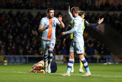 291225 - Oxford United v Swansea City - SkyBet Championship - Zan Vipotnik of Swansea City celebrates scoring a goal