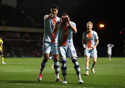 291225 - Oxford United v Swansea City - SkyBet Championship - Zan Vipotnik of Swansea City celebrates scoring a goal