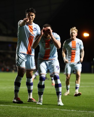 291225 - Oxford United v Swansea City - SkyBet Championship - Zan Vipotnik of Swansea City celebrates scoring a goal