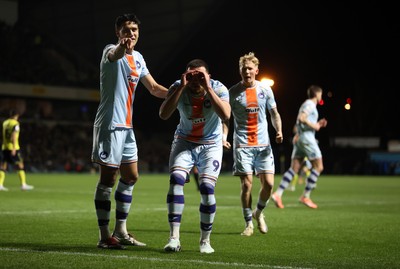 291225 - Oxford United v Swansea City - SkyBet Championship - Zan Vipotnik of Swansea City celebrates scoring a goal