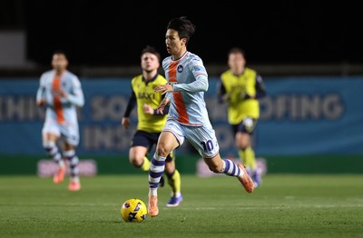 291225 - Oxford United v Swansea City - SkyBet Championship - Eom Ji-Sung of Swansea City 