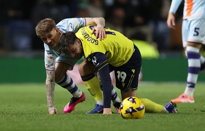 291225 - Oxford United v Swansea City - SkyBet Championship - Ethan Galbraith of Swansea City and Tyler Goodrham of Oxford United 