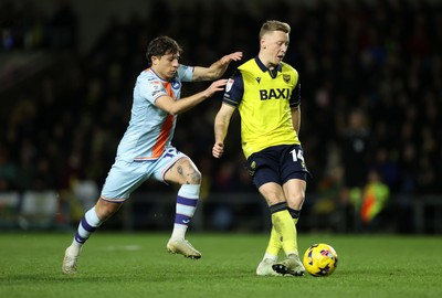 291225 - Oxford United v Swansea City - SkyBet Championship - Brian De Keersmaecker of Oxford United is challenged by Goncalo Franco of Swansea City 