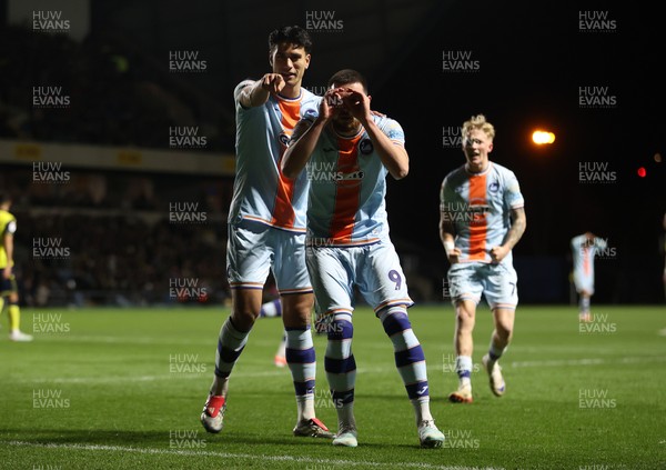 291225 - Oxford United v Swansea City - SkyBet Championship - Zan Vipotnik of Swansea City celebrates scoring a goal