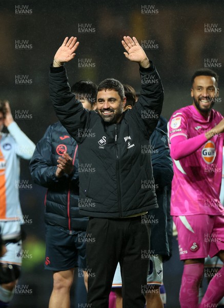 291225 - Oxford United v Swansea City - SkyBet Championship - Swansea City Manager Vitor Matos celebrates with fans at full time