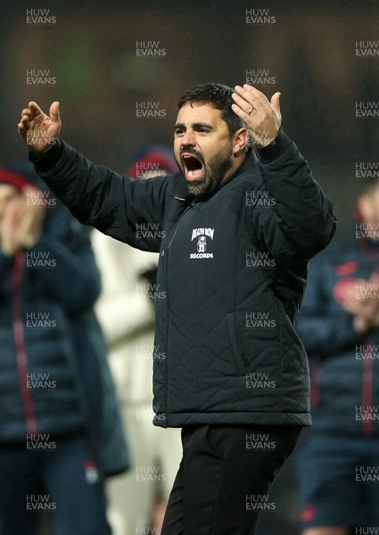 291225 - Oxford United v Swansea City - SkyBet Championship - Swansea City Manager Vitor Matos celebrates with fans at full time