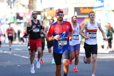051025 - Oysho Cardiff Half Marathon - The race route passes through Albany Road, Roath
