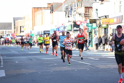 051025 - Oysho Cardiff Half Marathon - The race route passes through Albany Road, Roath
