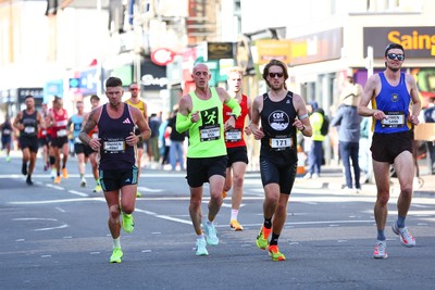 051025 - Oysho Cardiff Half Marathon - The race route passes through Albany Road, Roath