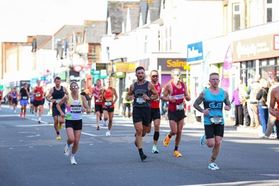 051025 - Oysho Cardiff Half Marathon - The race route passes through Albany Road, Roath