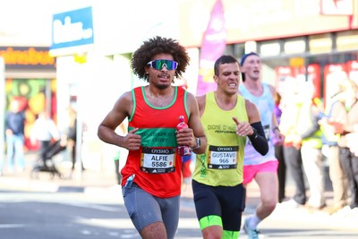 051025 - Oysho Cardiff Half Marathon - The race route passes through Albany Road, Roath