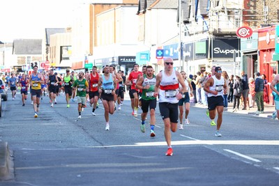 051025 - Oysho Cardiff Half Marathon - The race route passes through Albany Road, Roath