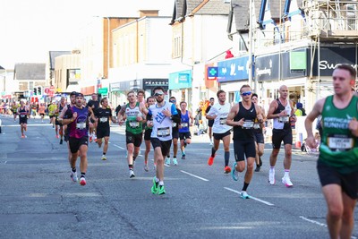 051025 - Oysho Cardiff Half Marathon - The race route passes through Albany Road, Roath