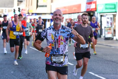 051025 - Oysho Cardiff Half Marathon - The race route passes through Albany Road, Roath