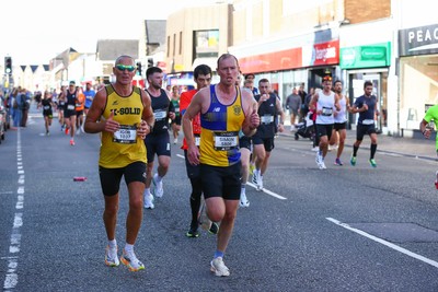 051025 - Oysho Cardiff Half Marathon - The race route passes through Albany Road, Roath