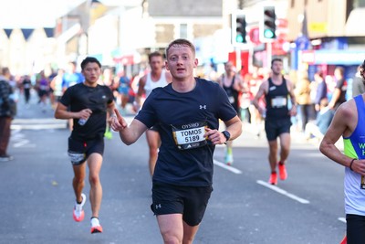 051025 - Oysho Cardiff Half Marathon - The race route passes through Albany Road, Roath