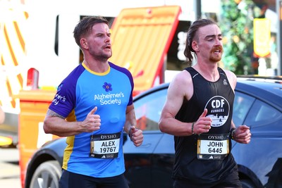 051025 - Oysho Cardiff Half Marathon - The race route passes through Albany Road, Roath
