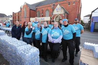 051025 - Oysho Cardiff Half Marathon - The extra milers support teams set up on Albany Road before for the race