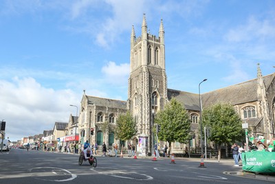 051025 - Oysho Cardiff Half Marathon - The race route passes through Albany Road, Roath
