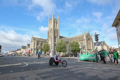 051025 - Oysho Cardiff Half Marathon - The race route passes through Albany Road, Roath