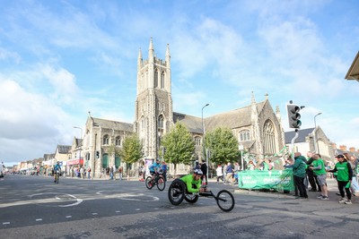 051025 - Oysho Cardiff Half Marathon - The race route passes through Albany Road, Roath