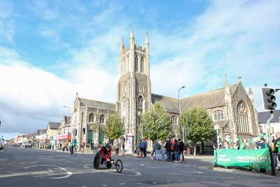 051025 - Oysho Cardiff Half Marathon - The race route passes through Albany Road, Roath
