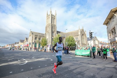 051025 - Oysho Cardiff Half Marathon - The race route passes through Albany Road, Roath