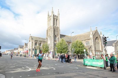 051025 - Oysho Cardiff Half Marathon - The race route passes through Albany Road, Roath