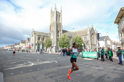 051025 - Oysho Cardiff Half Marathon - The race route passes through Albany Road, Roath