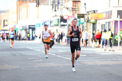 051025 - Oysho Cardiff Half Marathon - The race route passes through Albany Road, Roath
