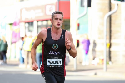 051025 - Oysho Cardiff Half Marathon - The race route passes through Albany Road, Roath