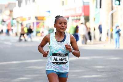 051025 - Oysho Cardiff Half Marathon - The race route passes through Albany Road, Roath